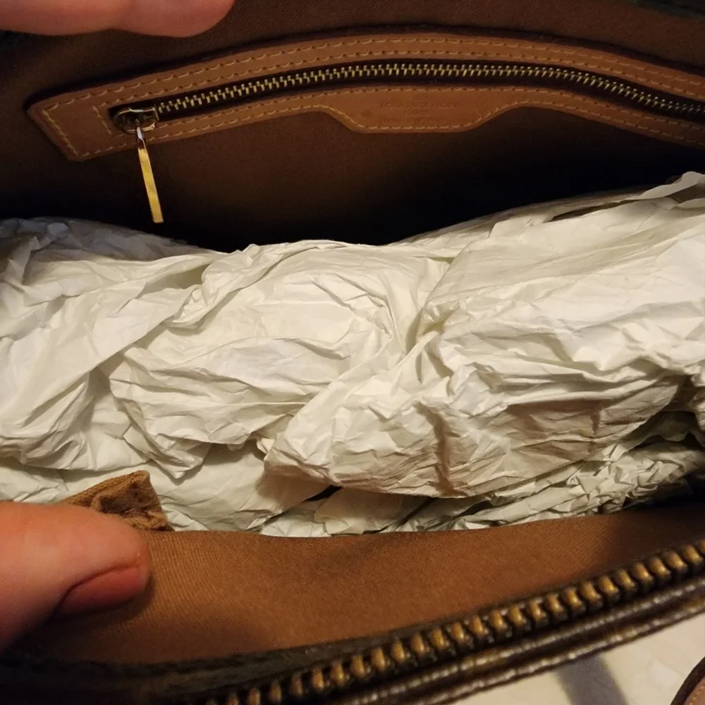 Louis Vuitton Authentic - Picture 4 of 12
